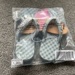 NWT Pedicure flip flops